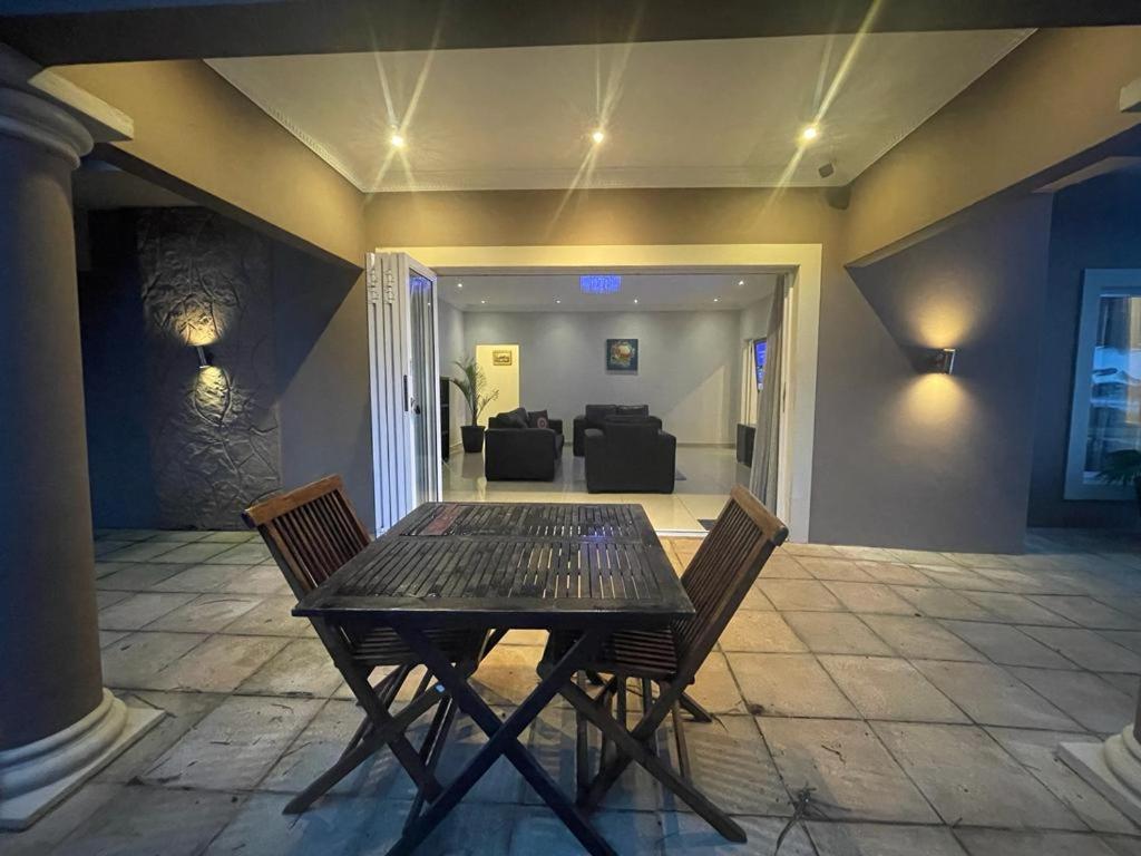 Illovo Beach House Amanzimtoti Bagian luar foto
